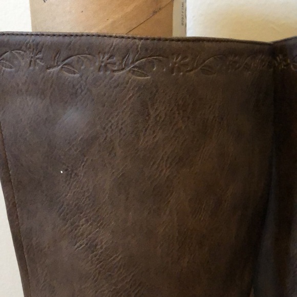 Tall boots - Picture 4 of 6